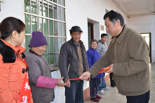 走訪慰問(wèn)困難戶　點(diǎn)滴真情暖人心