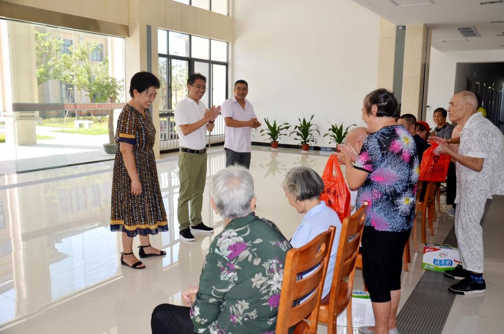 仁和集團(tuán)2017年中秋前夕走訪慰問福利院2.jpg